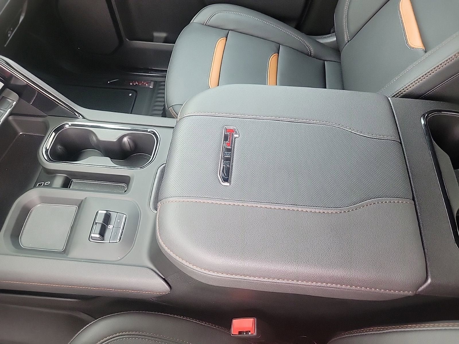 Used 2025 GMC Sierra 2500 AT4 w/ Technology Package AWD/4WD image 23