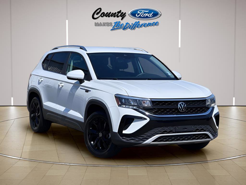 Used 2023 Volkswagen Taos SE w/ Black Wheel Package