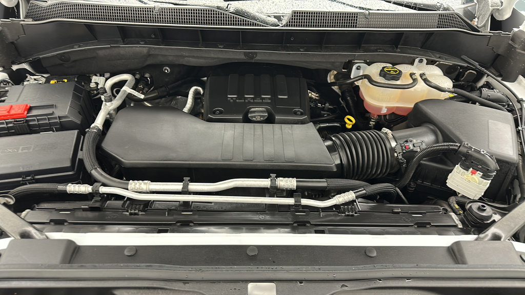 Used 2024 Chevrolet Silverado 1500 LT AWD/4WD image 25