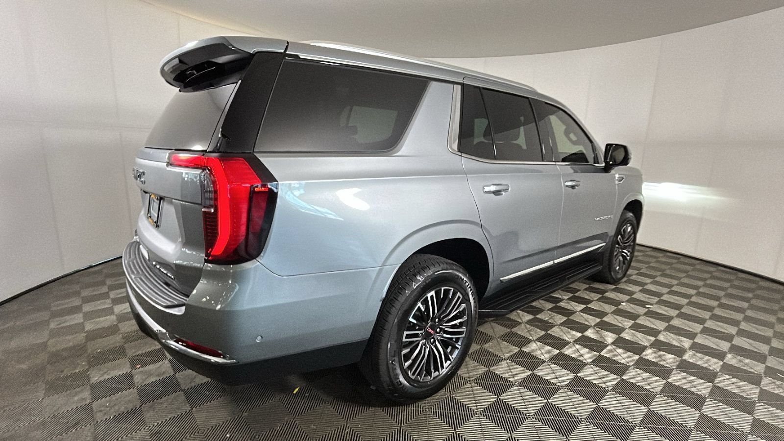 Used 2025 GMC Yukon Elevation w/ LPO, Floor Liner Package AWD/4WD video 3