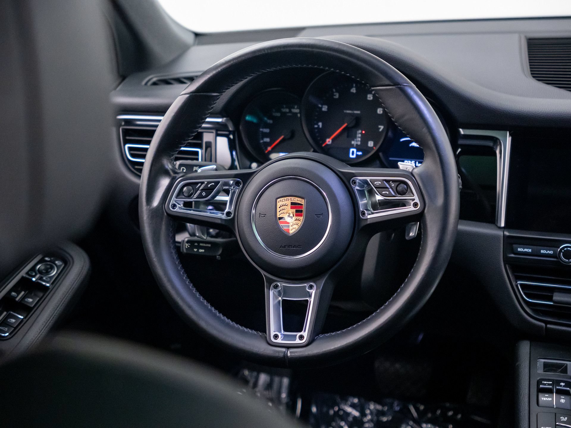 Used 2020 Porsche Macan AWD/4WD image 12