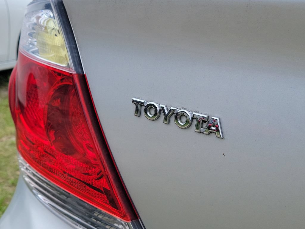 Used 2005 Toyota Camry XLE FWD image 17