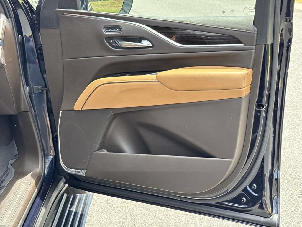 Used 2021 Cadillac Escalade ESV Premium Luxury w/ Driver Assist Tech Package AWD/4WD image 27