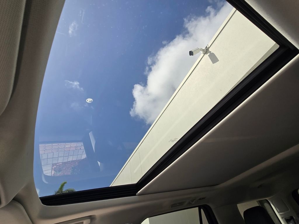 Used 2025 Ford Expedition Platinum image 25