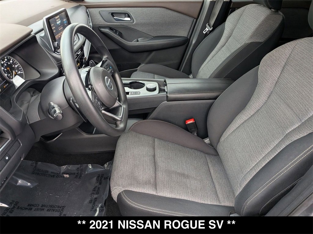 Used 2021 Nissan Rogue SV image 2
