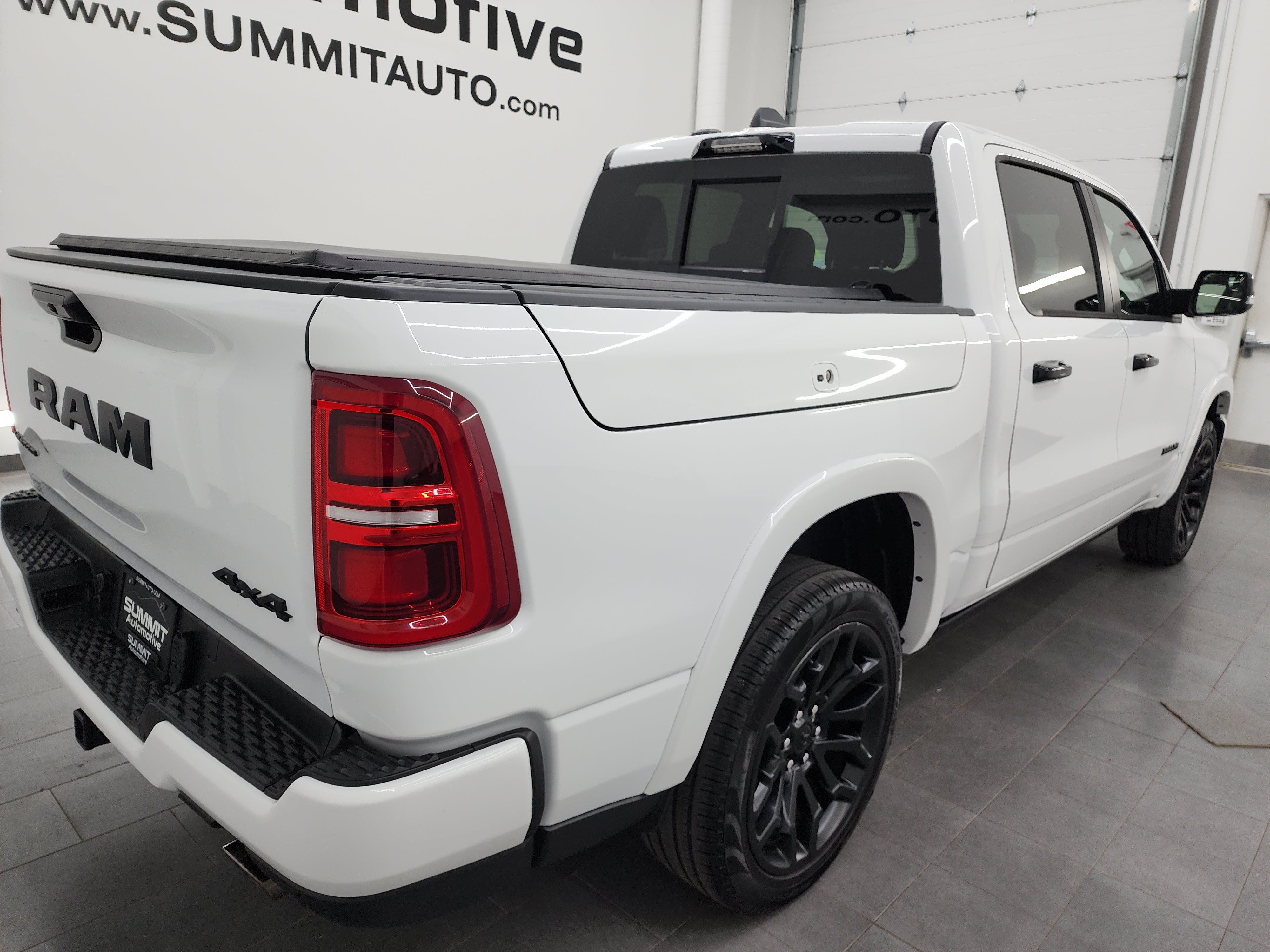 Used 2025 RAM 1500 Limited AWD/4WD image 4