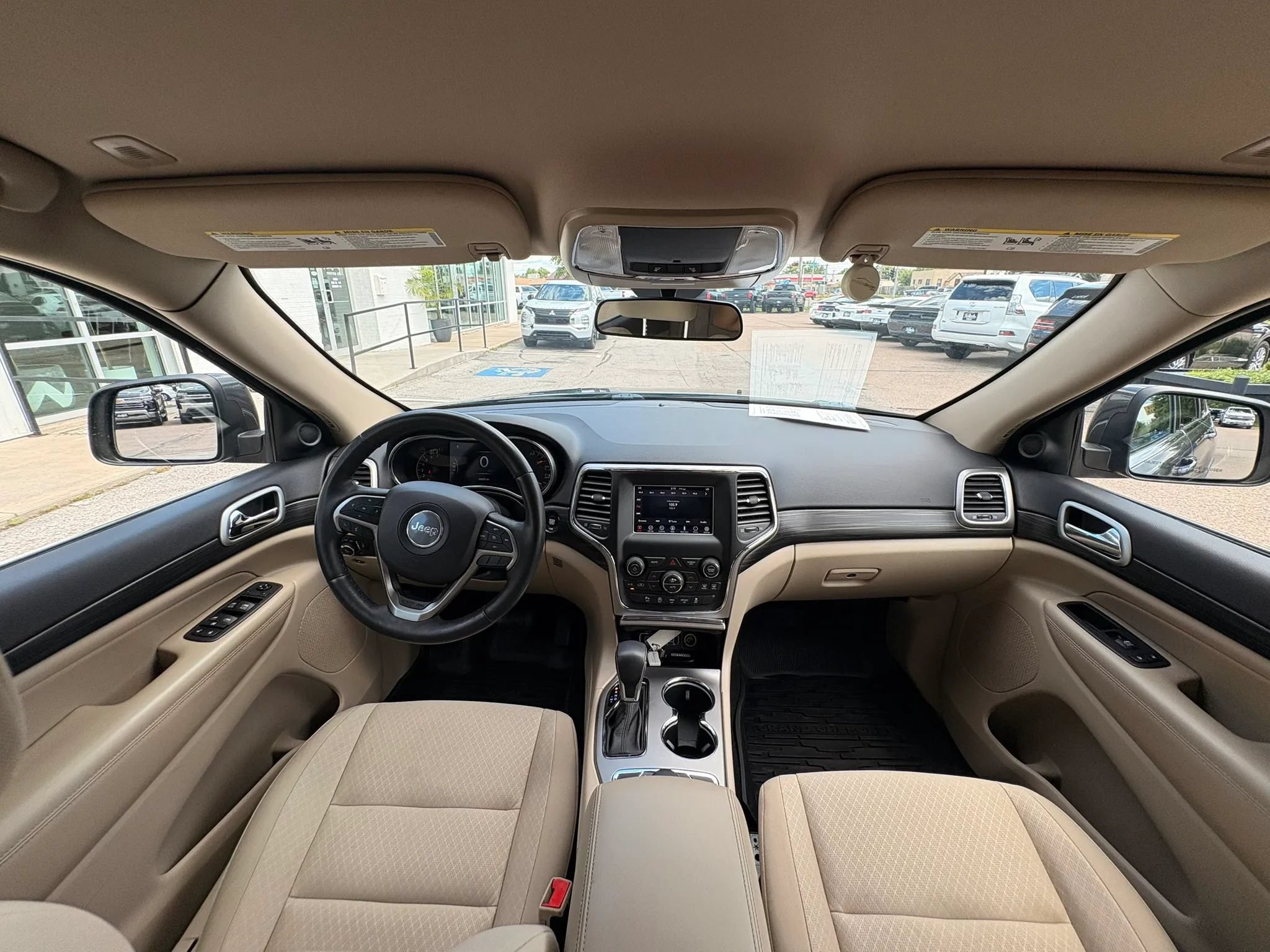 Used 2019 Jeep Grand Cherokee Laredo AWD/4WD image 17