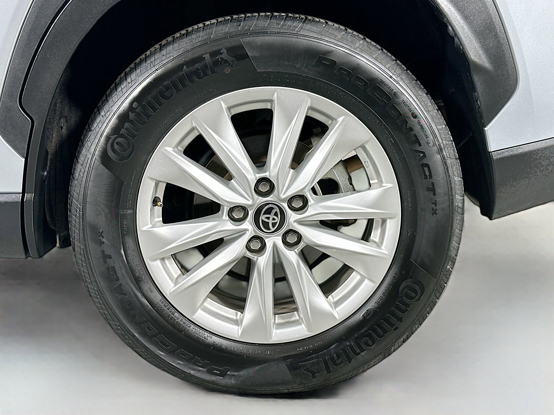 Used 2024 Toyota Corolla Cross LE image 29