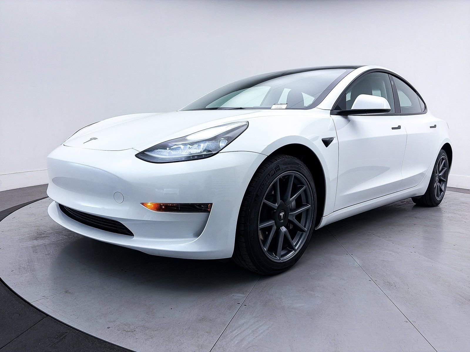 Used 2023 Tesla Model 3 Standard Range image 11