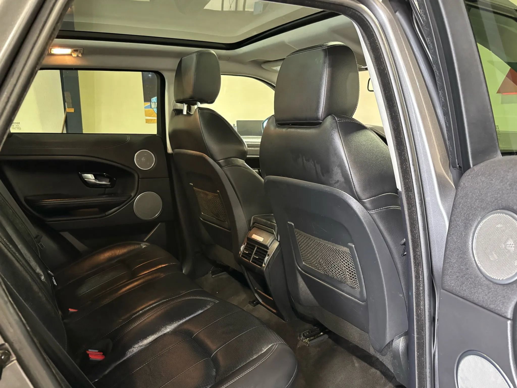 Used 2017 Land Rover Range Rover Evoque SE image 18