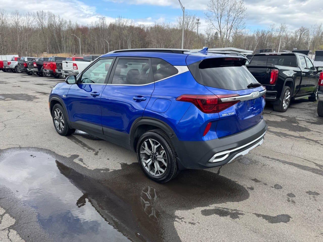 Used 2023 Kia Seltos EX AWD/4WD image 3