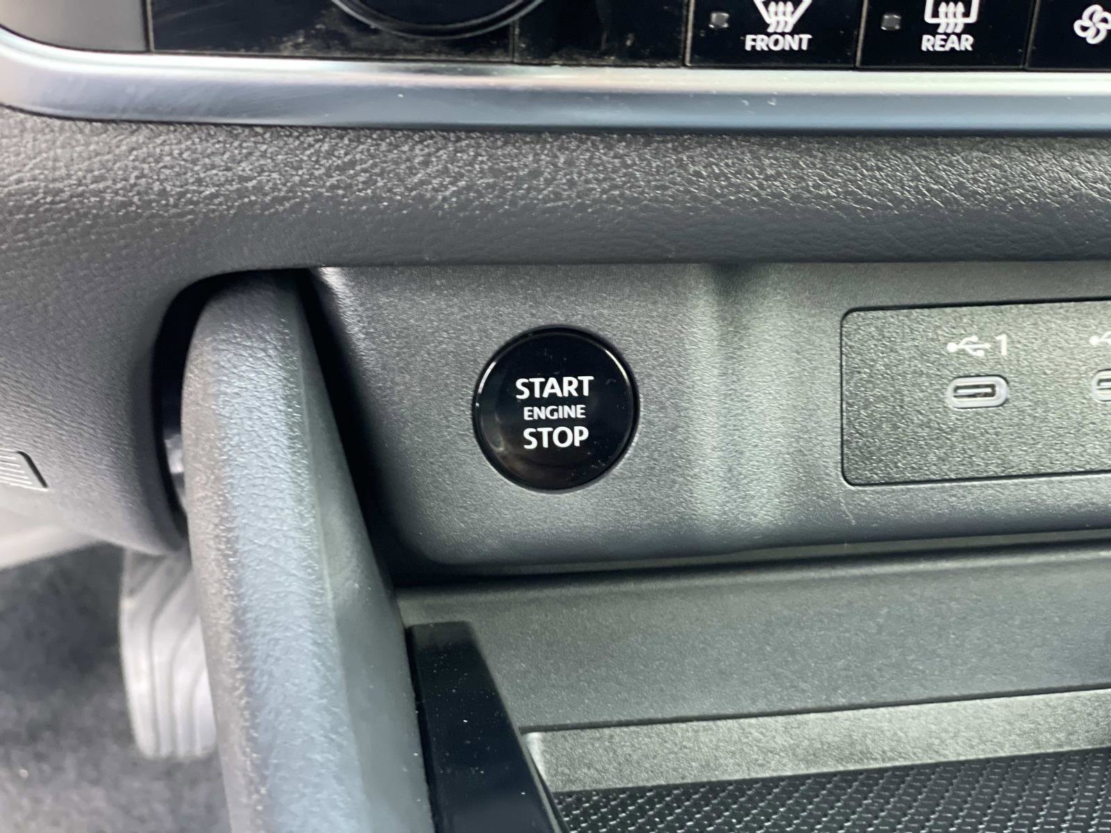 Used 2025 Nissan Rogue SV image 17