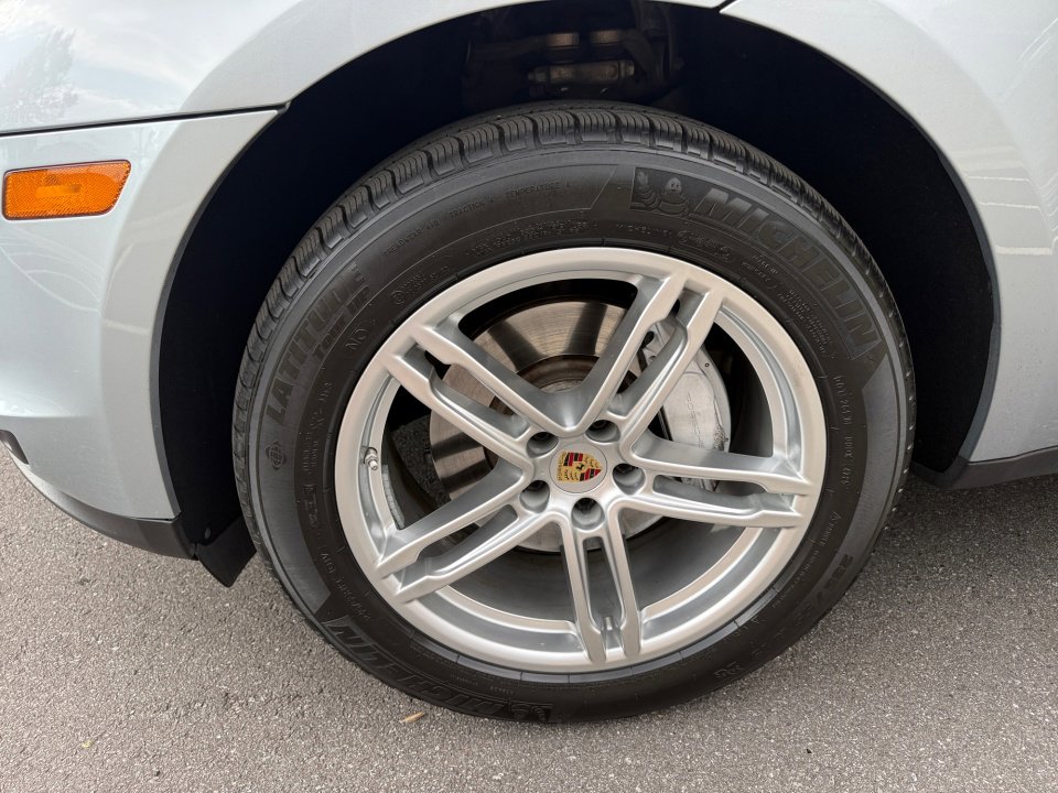 Certified 2020 Porsche Macan AWD/4WD image 11