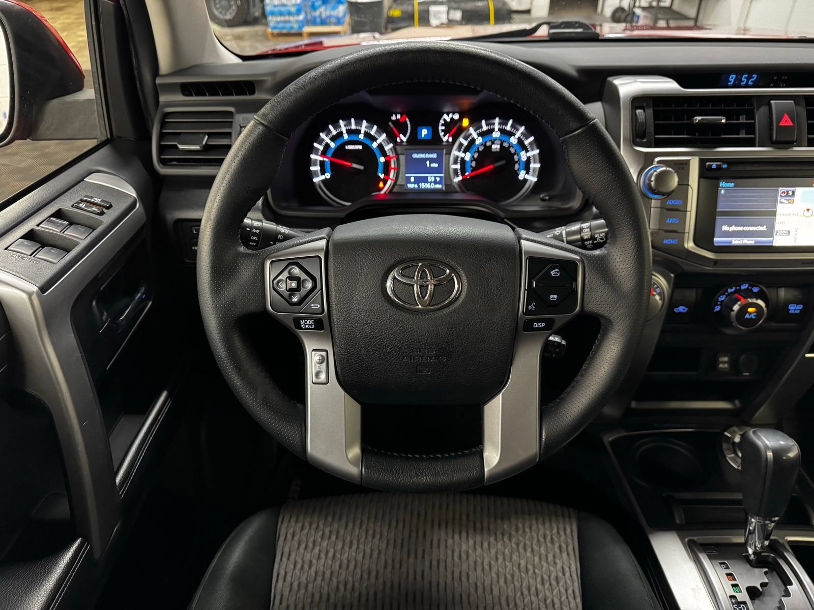 Used 2018 Toyota 4Runner SR5 AWD/4WD image 15
