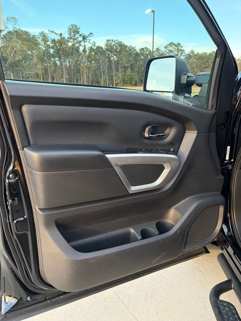 Used 2024 Nissan Titan SV w/ SV Convenience Package image 9