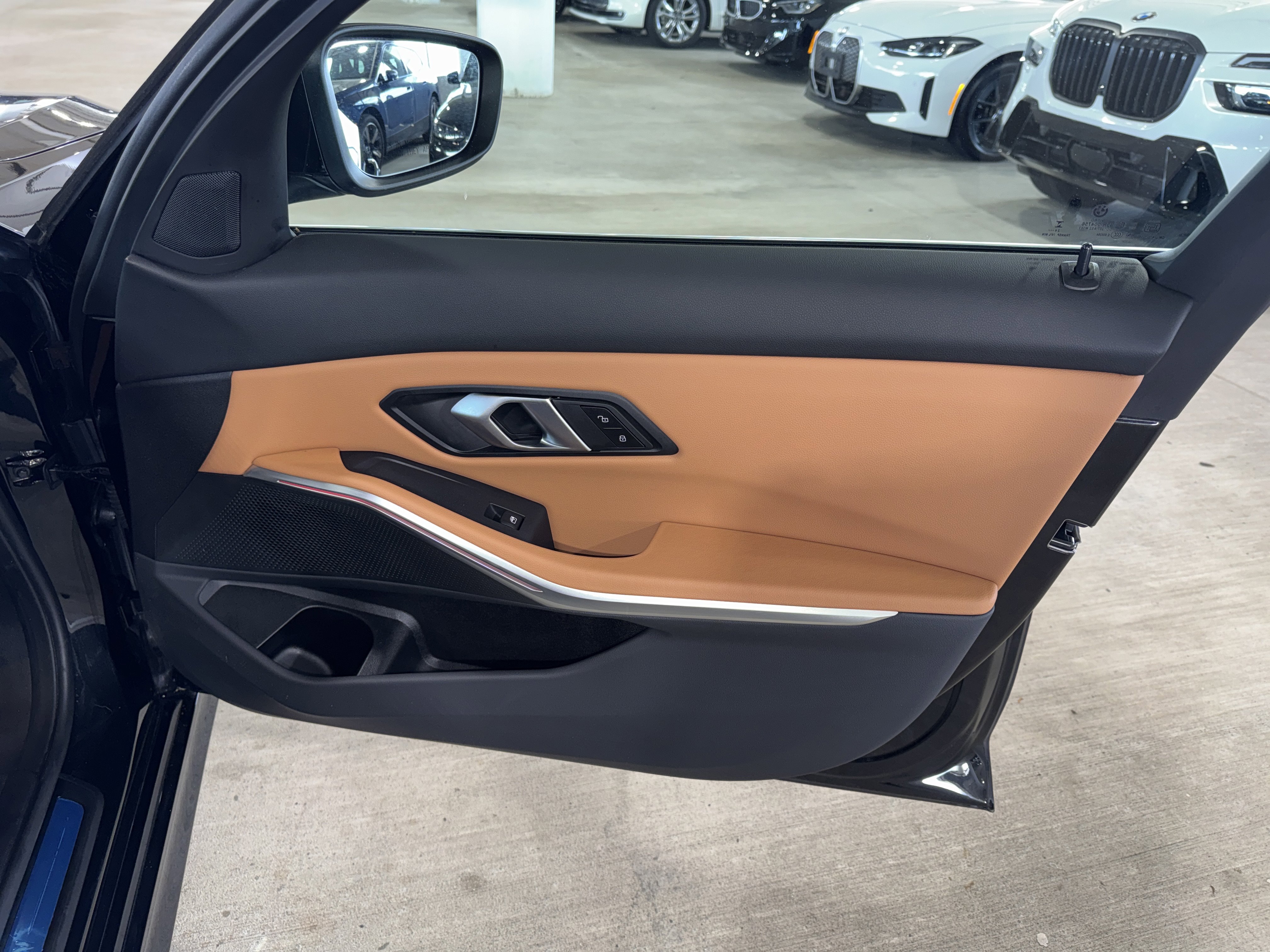 Certified 2025 BMW 330i xDrive Sedan w/ Convenience Package image 9