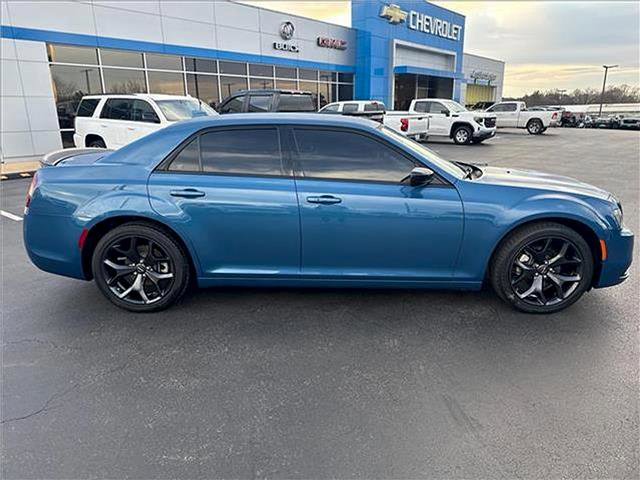 Used 2023 Chrysler 300 Touring w/ Sport Appearance Package image 6