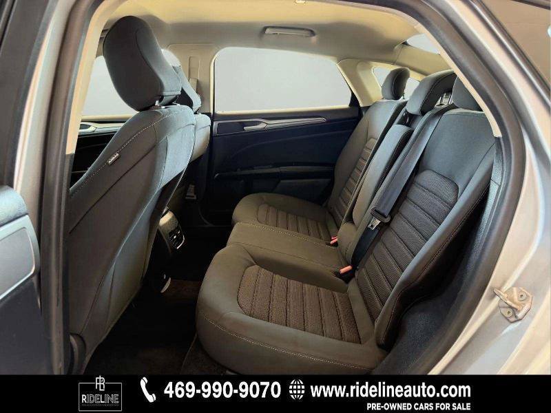 Used 2020 Ford Fusion SE FWD image 19