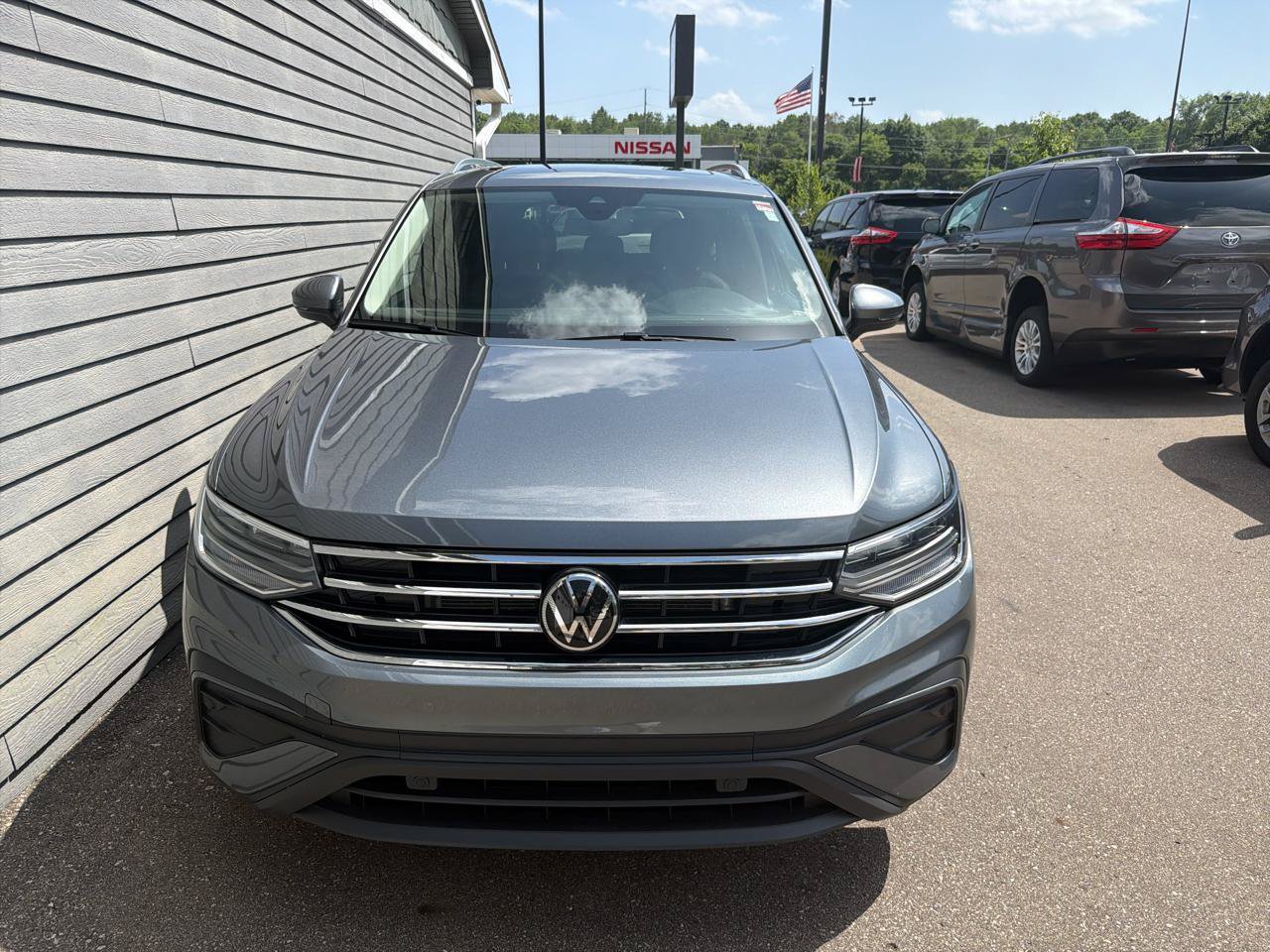 Used 2024 Volkswagen Tiguan SE AWD/4WD image 10