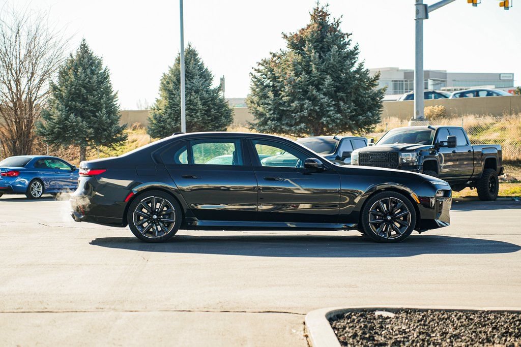 Used 2025 BMW 760i xDrive w/ Executive Package AWD/4WD image 4