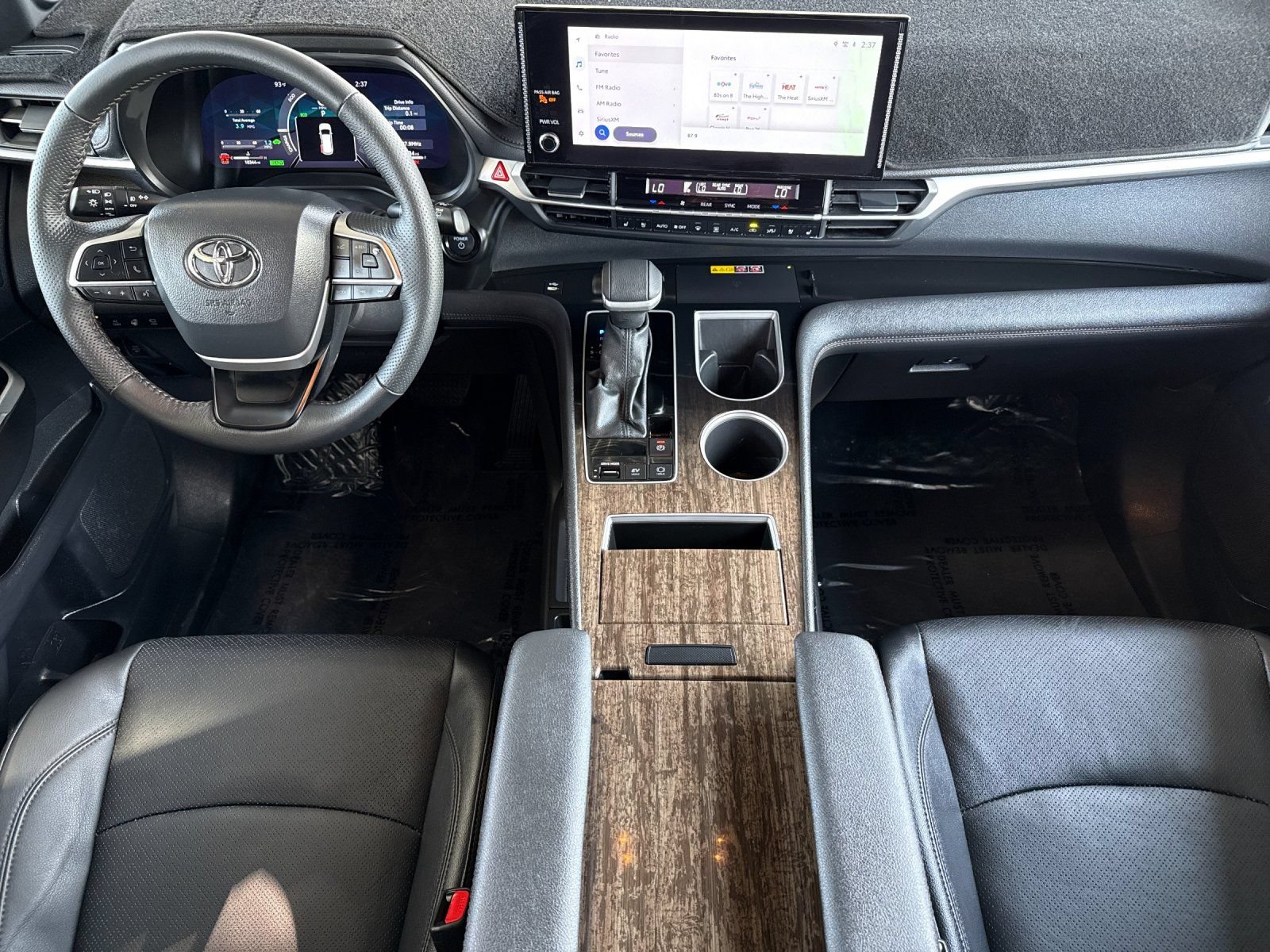 Used 2025 Toyota Sienna Platinum FWD image 12