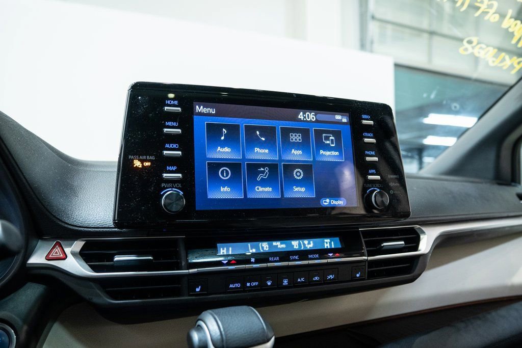 Used 2024 Toyota Sienna XLE image 24