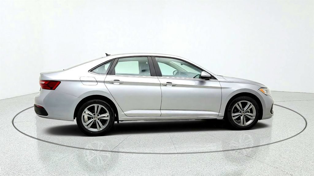 Used 2024 Volkswagen Jetta SE FWD image 4