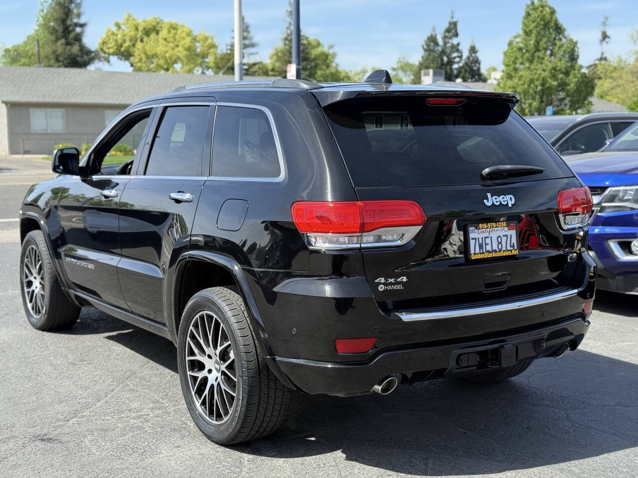 Used 2017 Jeep Grand Cherokee Overland w/ Jeep Active Safety Group AWD/4WD image 5