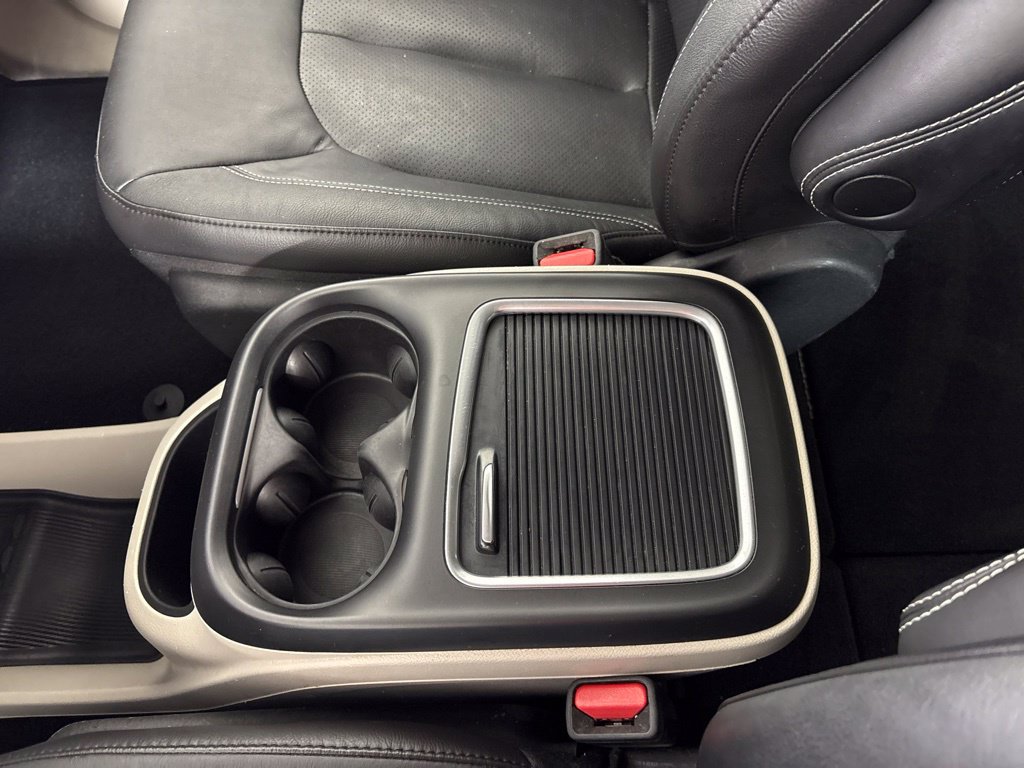 Used 2022 Chrysler Pacifica Touring-L FWD image 36
