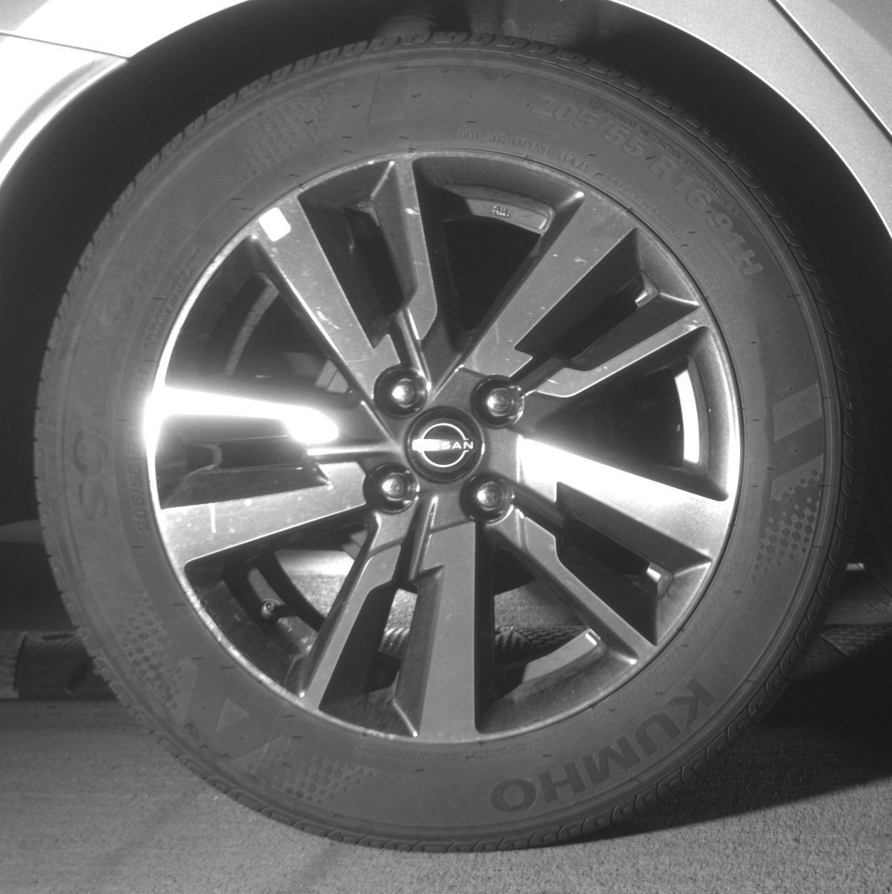 Used 2025 Nissan Versa SV FWD image 18