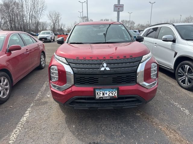 Used 2023 Mitsubishi Outlander SE Black Edition image 2