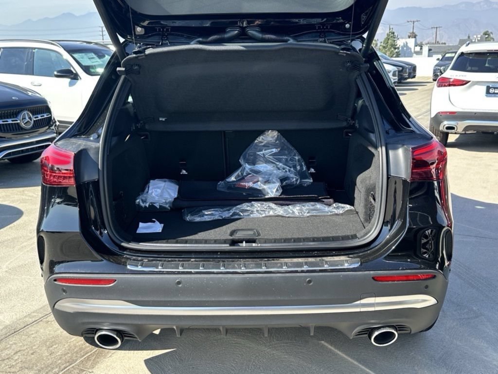Used 2025 Mercedes-Benz GLA 35 AMG 4MATIC image 11