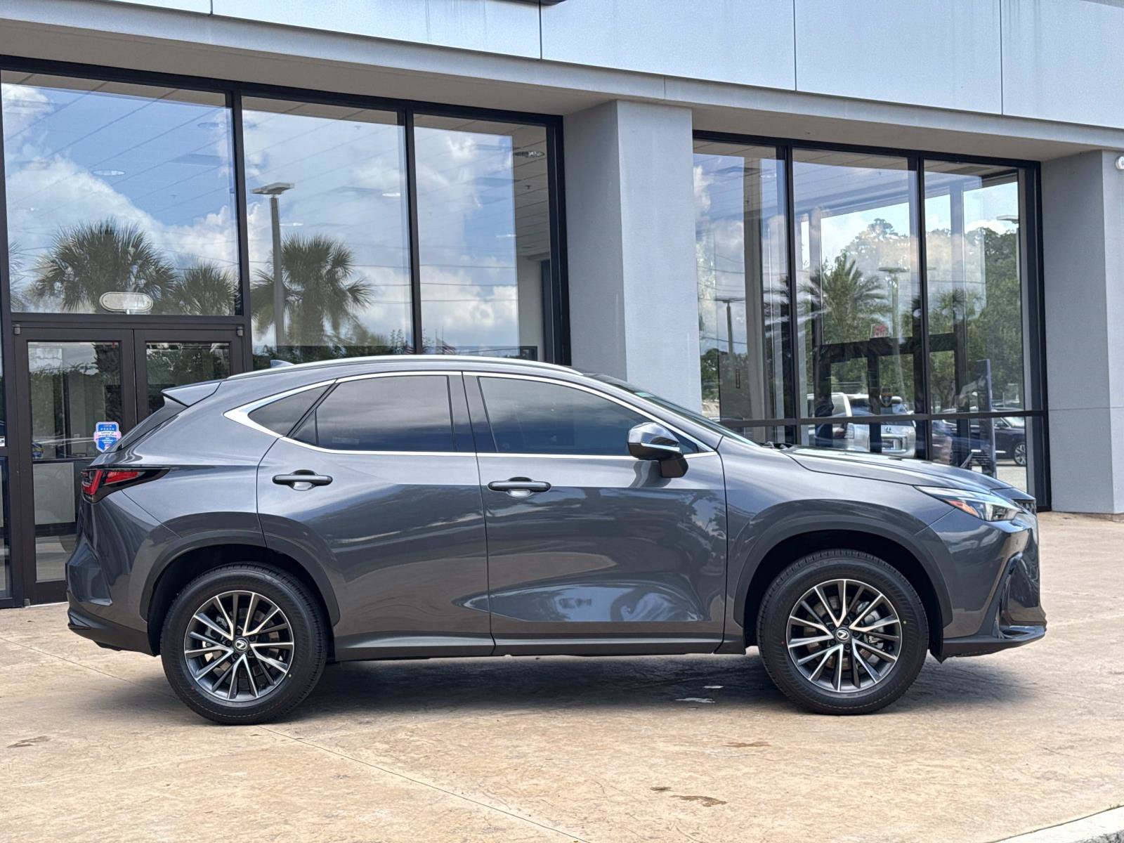 Certified 2024 Lexus NX 250 FWD w/ Towing Package (2000 Lbs) image 2