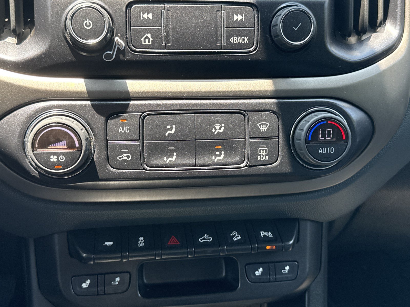 Used 2022 Chevrolet Colorado Z71 AWD/4WD image 31