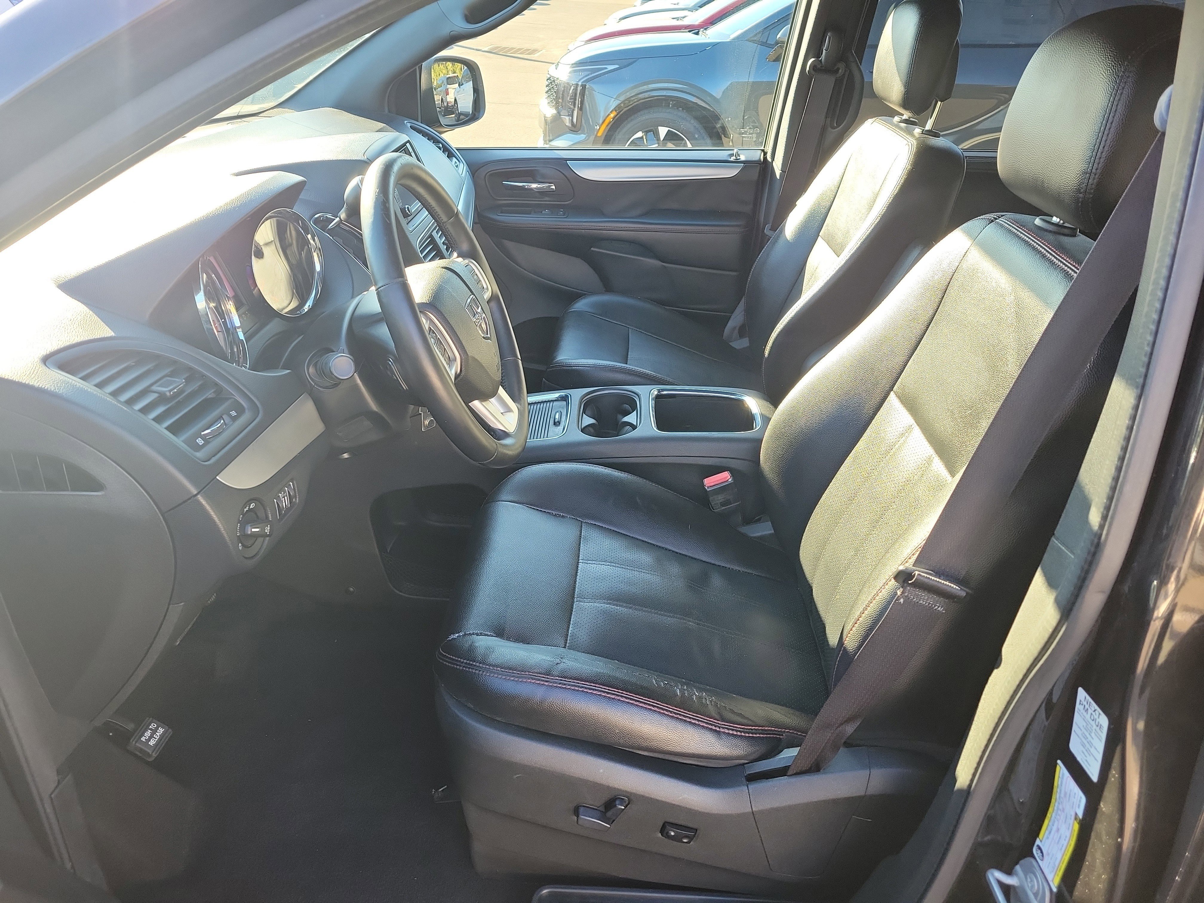 Used 2017 Dodge Grand Caravan GT image 19