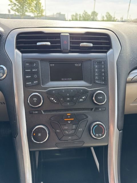 Used 2017 Ford Fusion SE FWD image 11