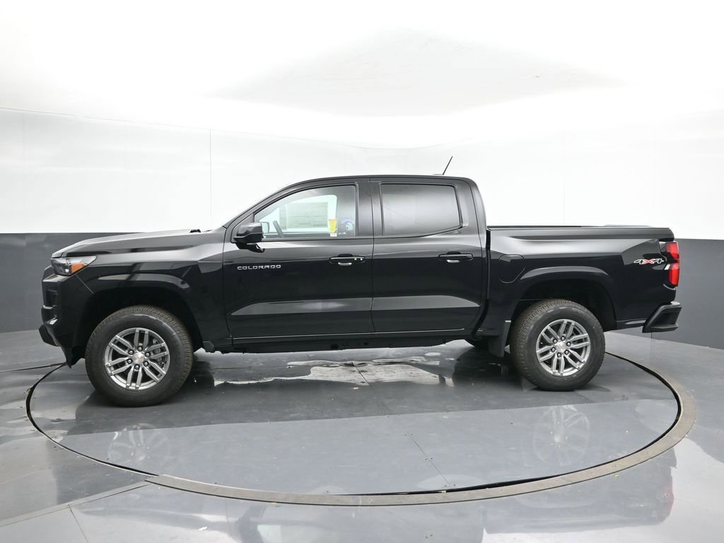 Used 2024 Chevrolet Colorado LT w/ LT Convenience Package III image 2