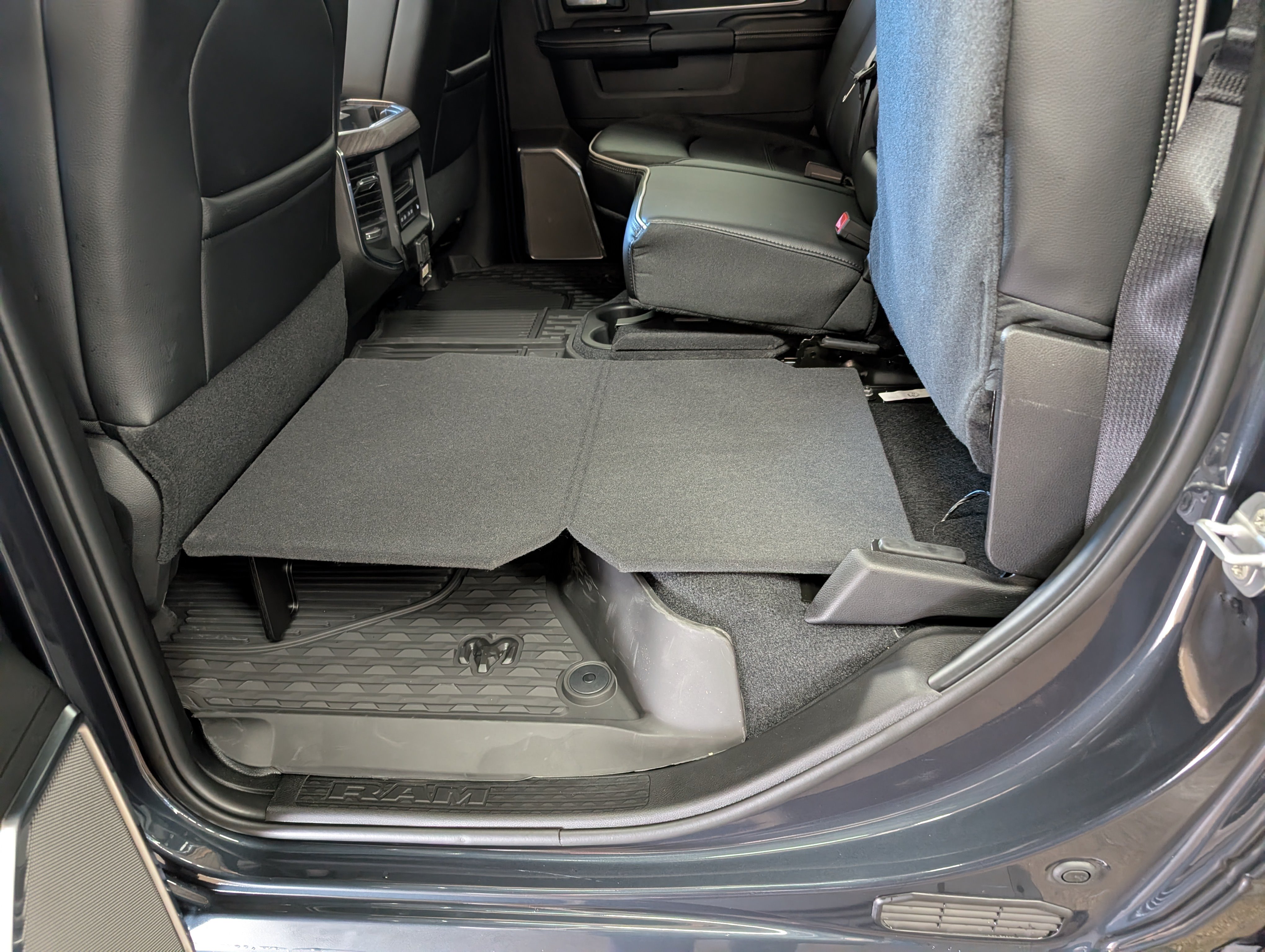 New 2026 RAM 2500 Laramie AWD/4WD image 12