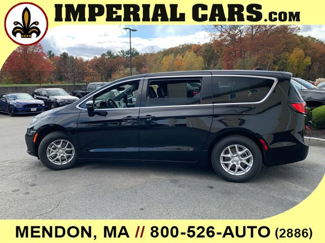 New 2026 Chrysler Pacifica Select image 6