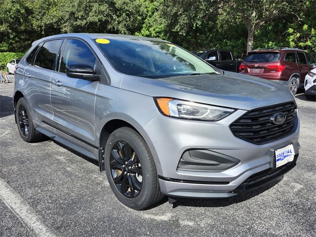 Used 2024 Ford Edge SE w/ Black Appearance Package image 7