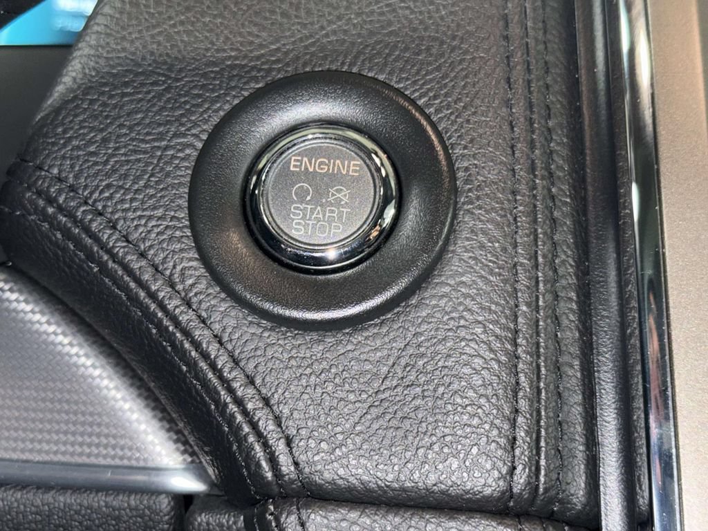 Used 2014 Lincoln MKX AWD w/ Equipment Group 102A image 25