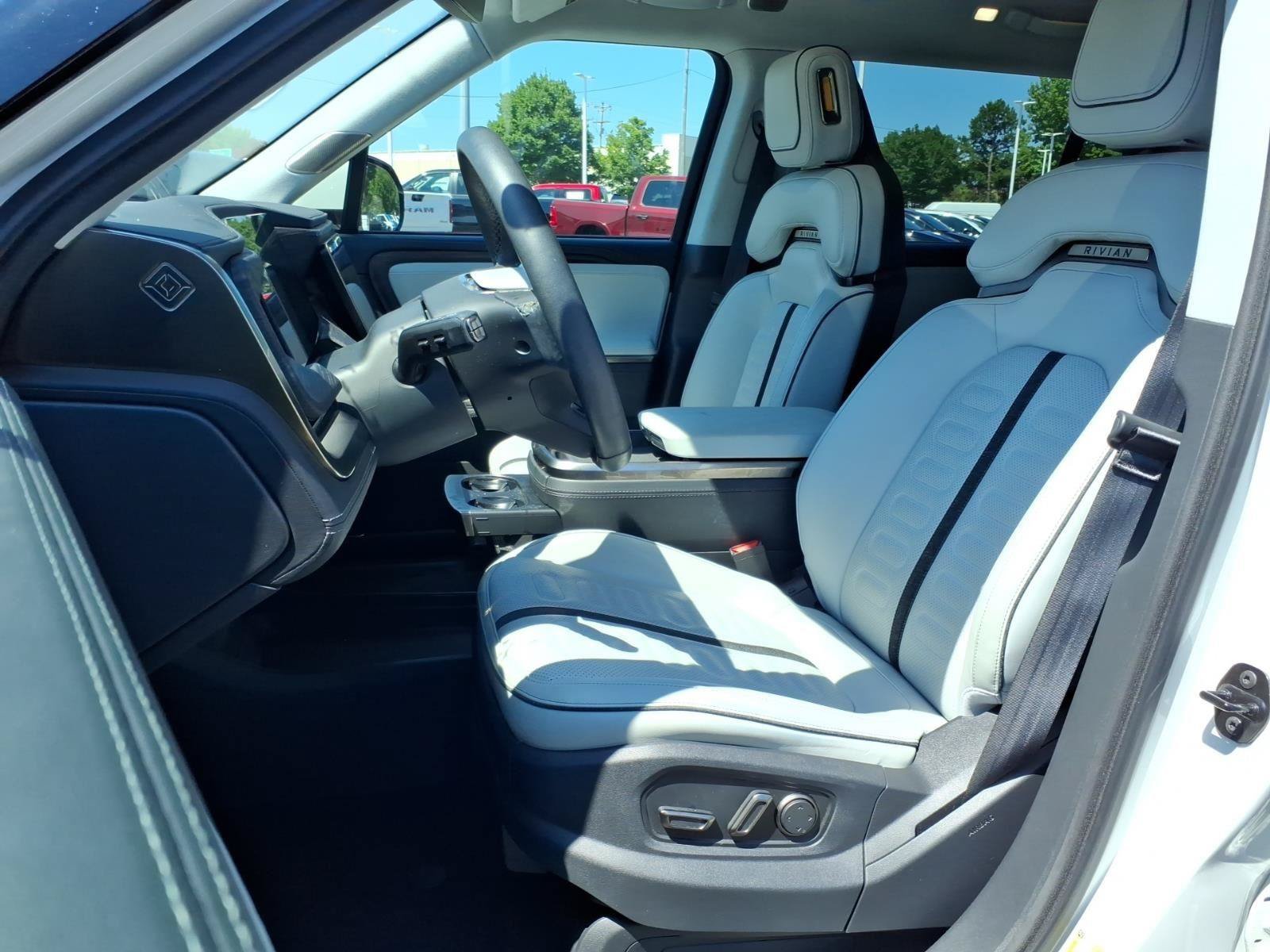 Used 2024 Rivian R1S Adventure AWD/4WD image 15