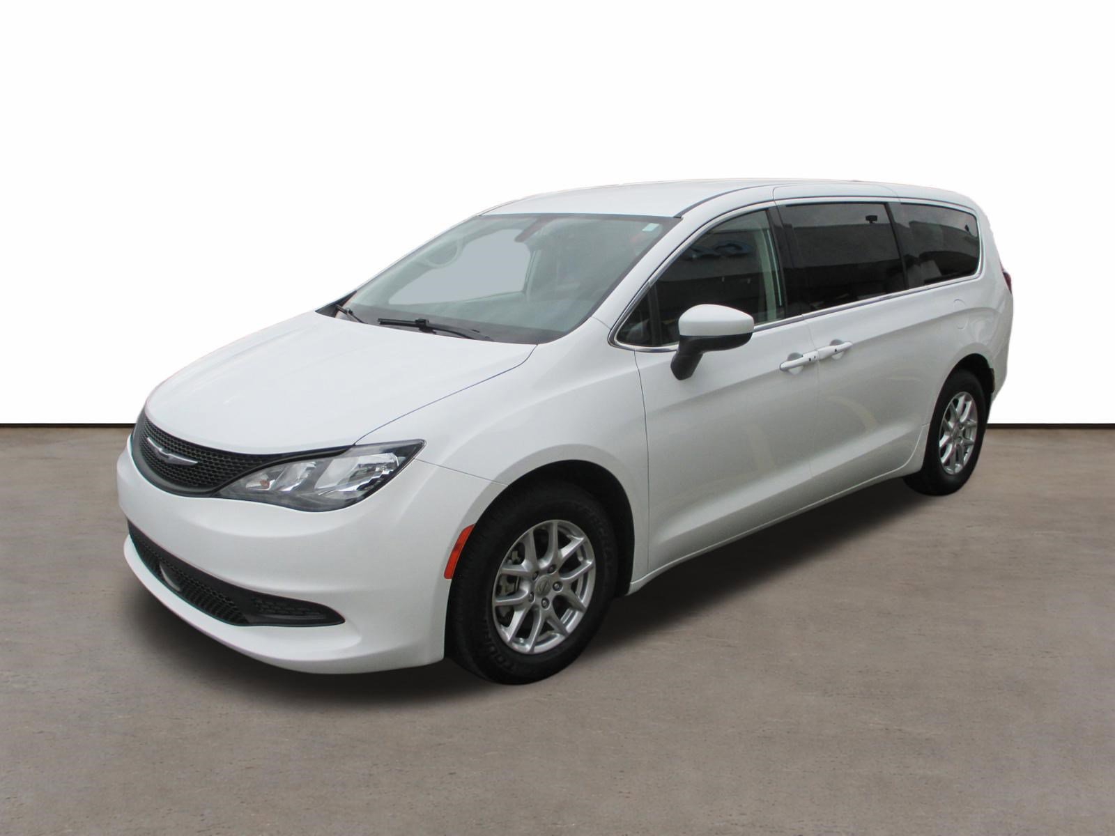 Used 2022 Chrysler Voyager LX FWD image 7