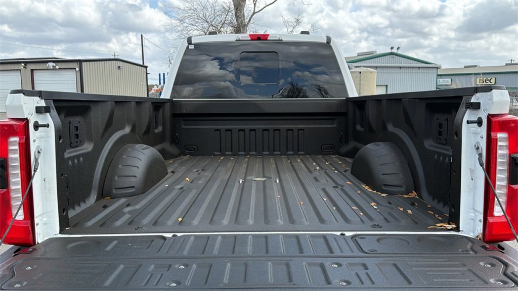 Used 2025 Ford F350 King Ranch w/ FX4 Off-Road Package image 13