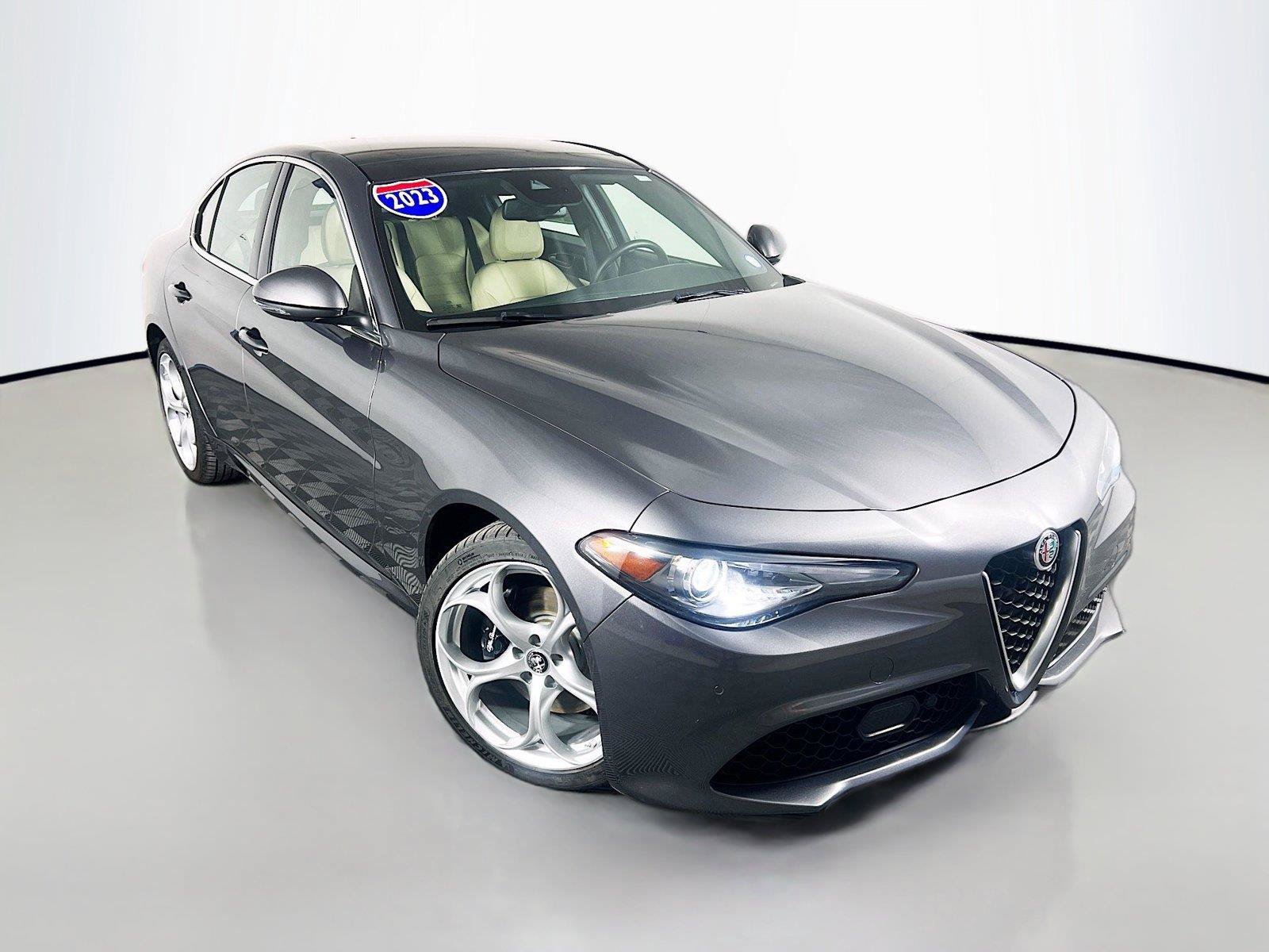 Used 2023 Alfa Romeo Giulia AWD w/ Quick Order Package 22X Lusso image 3