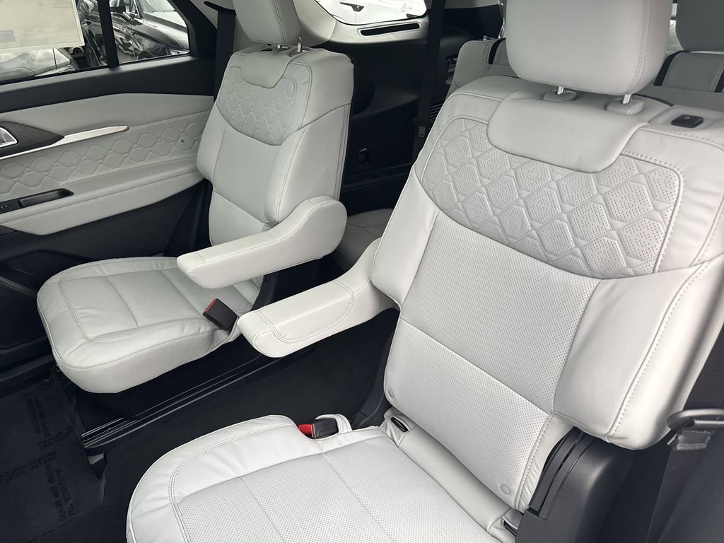 New 2026 Ford Explorer Platinum image 38