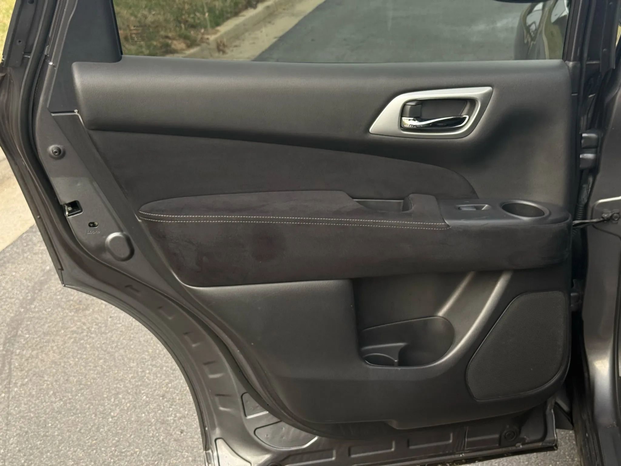 Used 2016 Nissan Pathfinder SV image 21