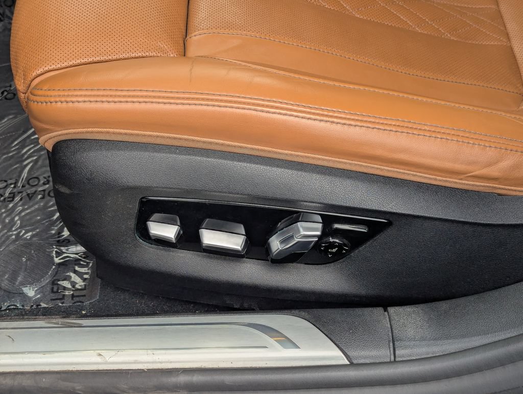 Used 2022 BMW 740i w/ Premium Package RWD image 26