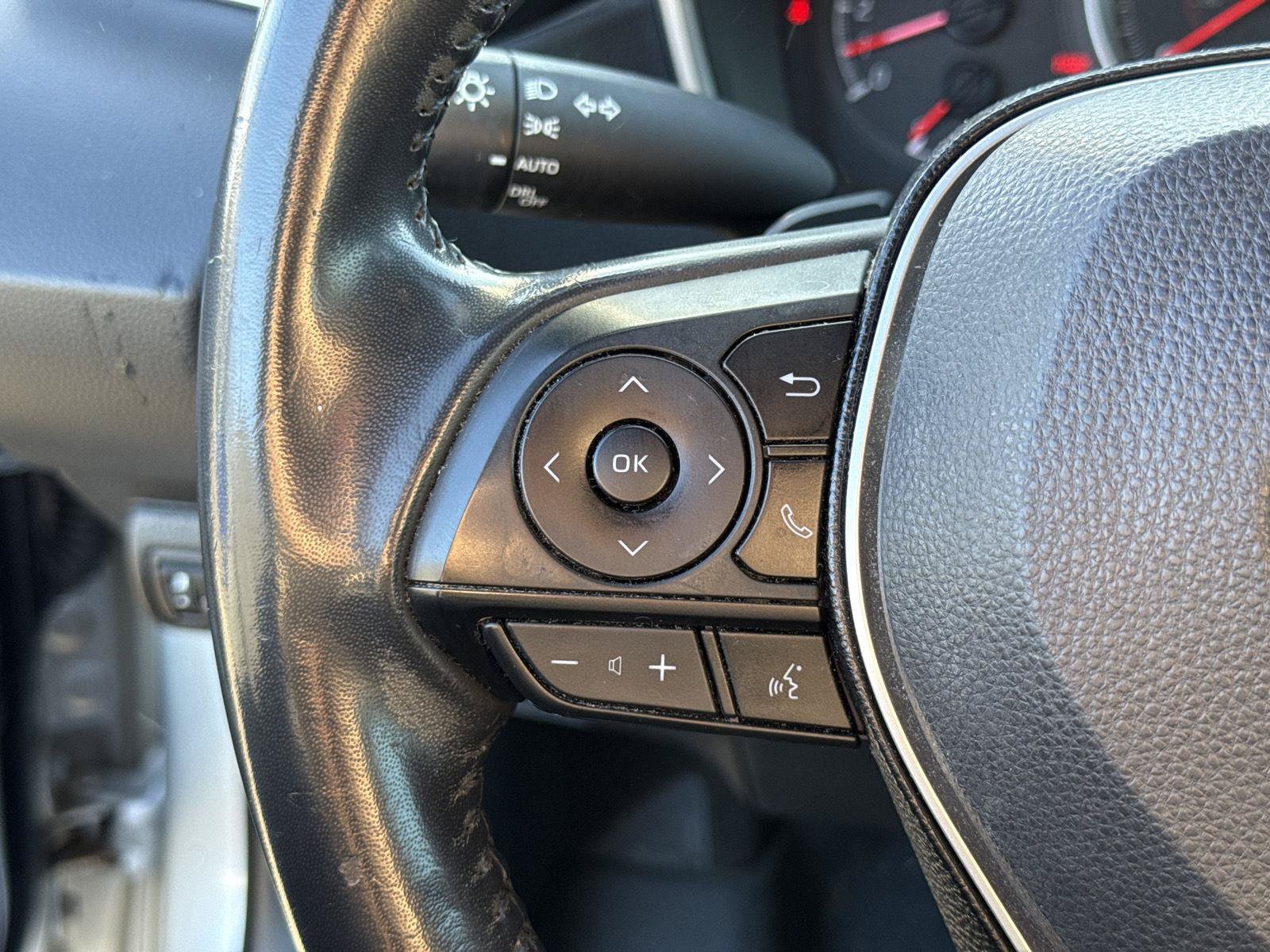 Used 2019 Toyota Corolla SE w/ Carpet Mat Package FWD image 10