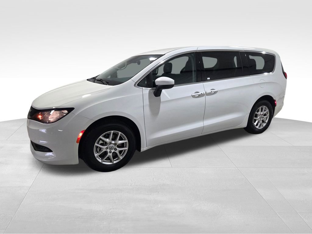 Certified 2023 Chrysler Voyager LX image 18